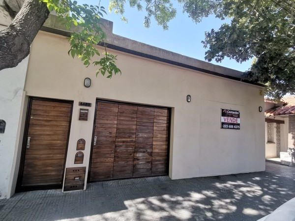 casa en barrio pompeya con garage y local lote propio