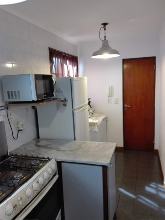 casa en barrio pompeya con garage y local lote propio