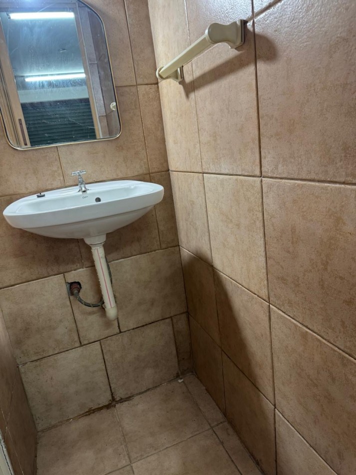 local en alquiler comercial por lopez de gomara 7100