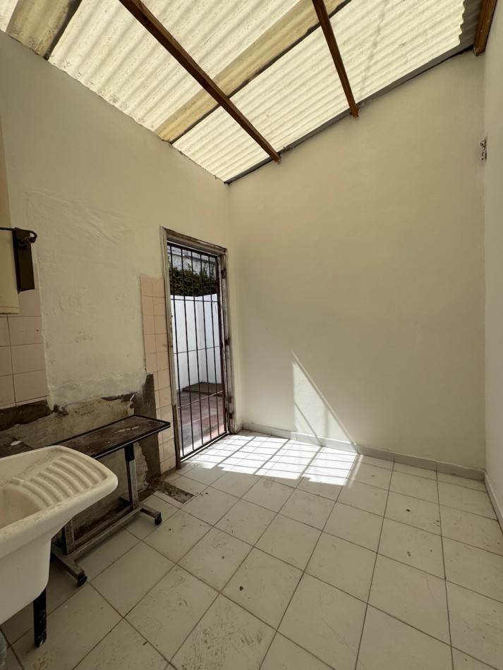 ph 2amb en san jose AL FRENTE entrada de auto y parrilla ORDEN DE VENTA