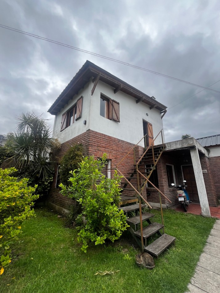 chalet y dpto mas garage y amplio parque con quincho a una cuadra de constitucion