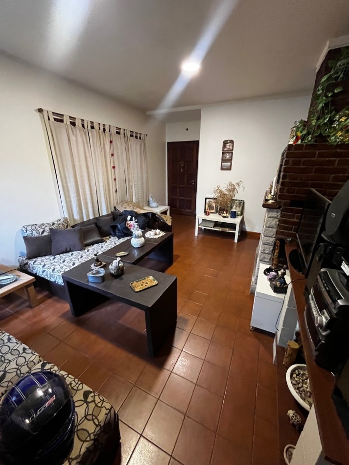 chalet y dpto mas garage y amplio parque con quincho a una cuadra de constitucion