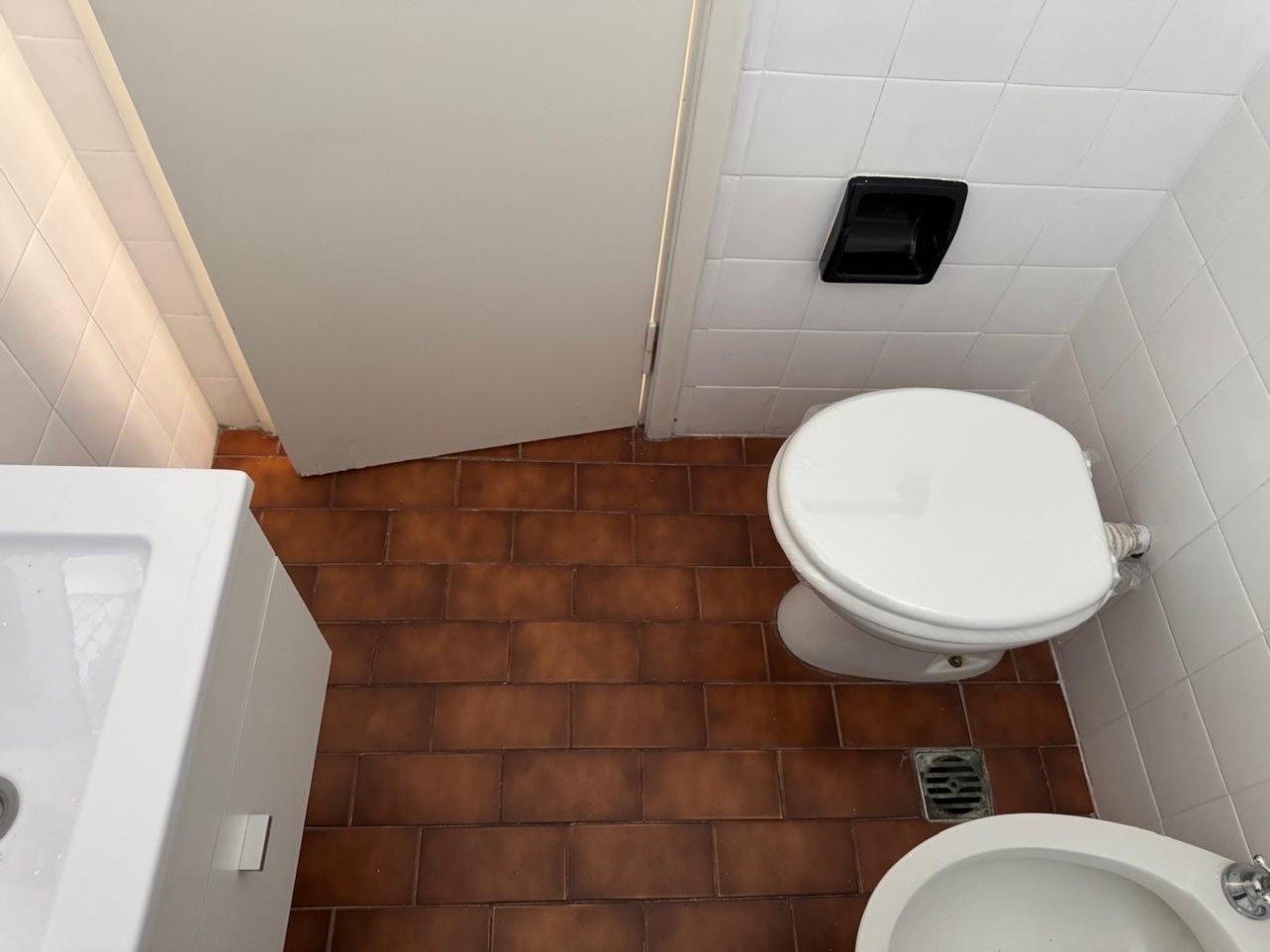 dpto 2amb reciclado con balcon en plaza colon 