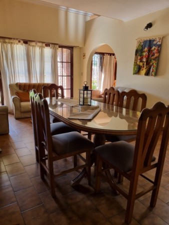 chalet en lote propio con parque