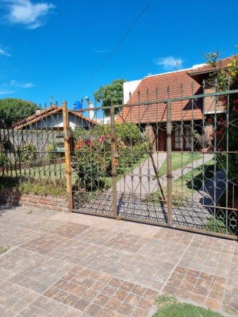chalet en lote propio con parque