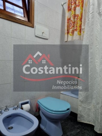 casa en barrio pompeya con garage y local lote propio