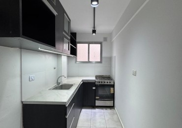 dpto 2amb reciclado con balcon en plaza colon 